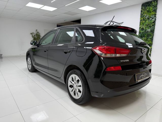 HYUNDAI i30 1.6CRDi Essence desde 199€/mes*