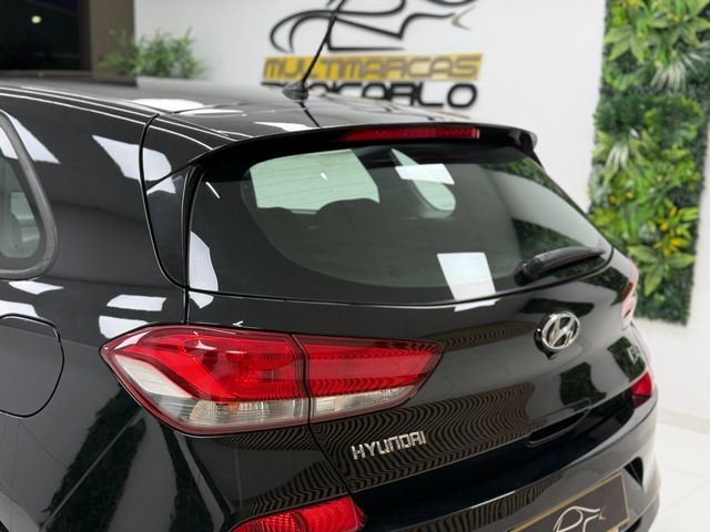 HYUNDAI i30 1.6CRDi Essence desde 199€/mes*