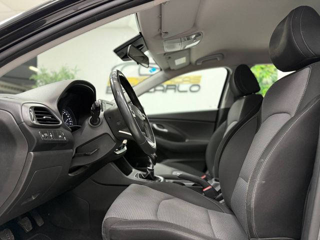 HYUNDAI i30 1.6CRDi Essence desde 199€/mes*