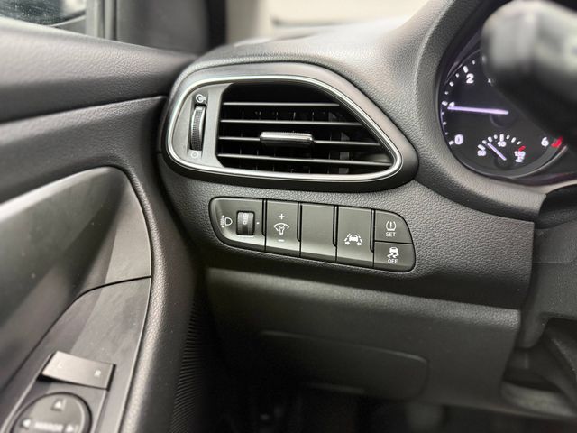 HYUNDAI i30 1.6CRDi Essence desde 199€/mes*