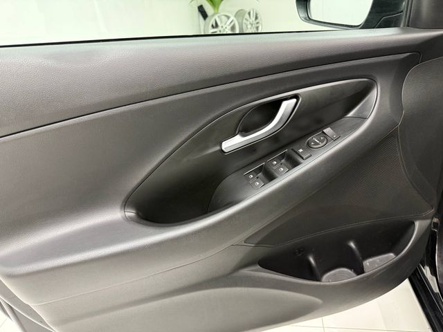 HYUNDAI i30 1.6CRDi Essence desde 199€/mes*