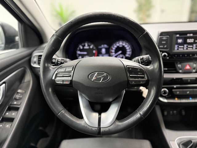 HYUNDAI i30 1.6CRDi Essence desde 199€/mes*