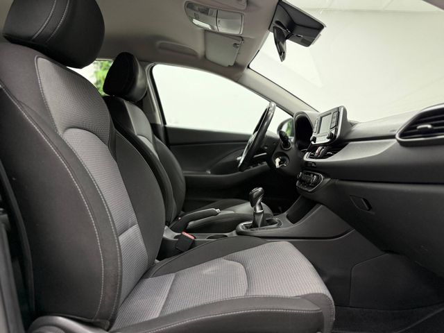 HYUNDAI i30 1.6CRDi Essence desde 199€/mes*