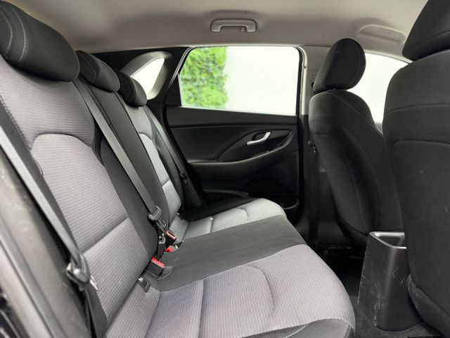 HYUNDAI i30 1.6CRDi Essence desde 199€/mes*