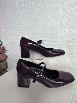 MERCEDITAS TACÓN EN CHAROL GRANATE DE UN PASO MÁS