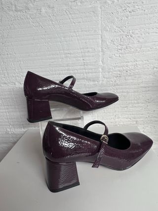 MERCEDITAS TACÓN EN CHAROL GRANATE DE UN PASO MÁS