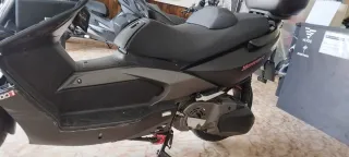 Moto Kymco Scyting 500 R Negra