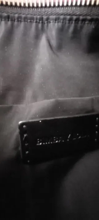 Bolso  Negro con detalle dorado