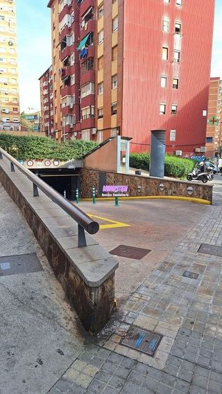 Garaje en venta en Artigas - Llefià en Badalona