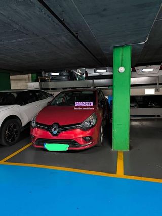 Garaje en venta en Artigas - Llefià en Badalona