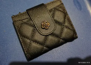 Portamonete nero trapuntato con fiore