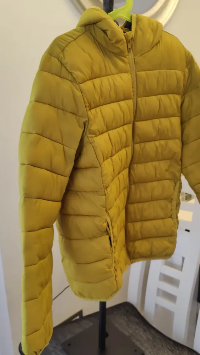 Abrigo Lefties talla 8 mostaza