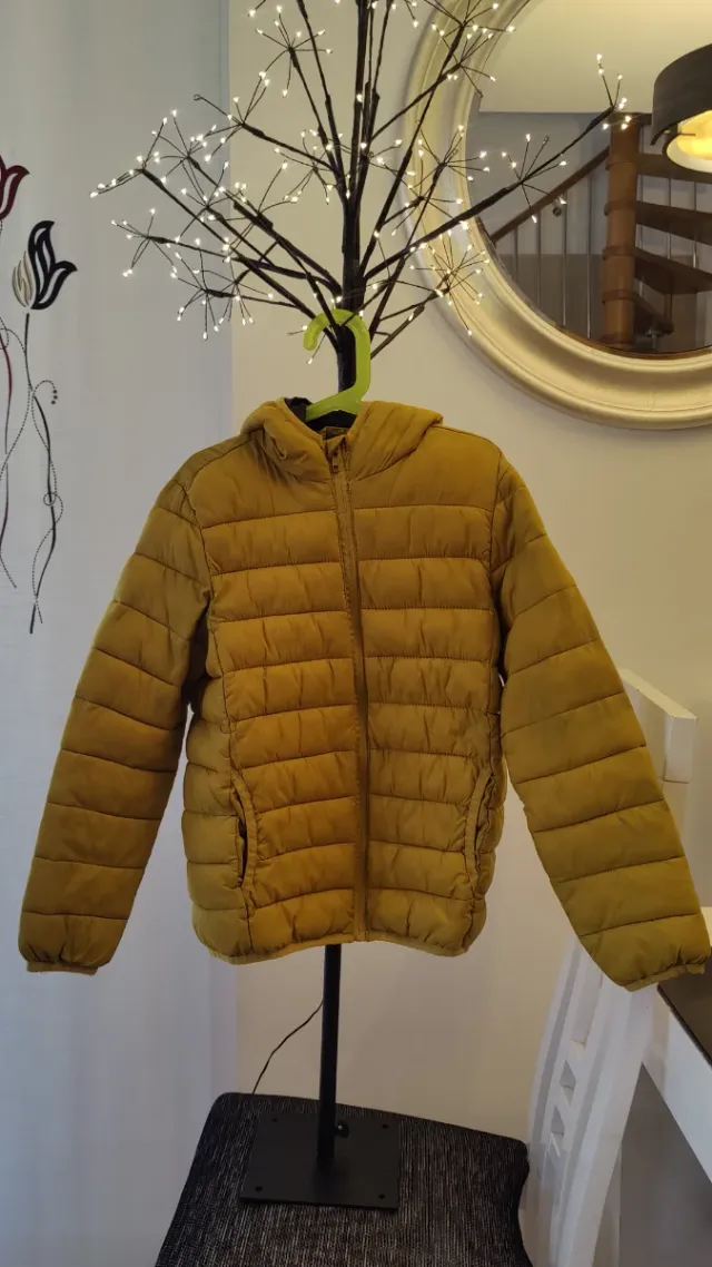 Abrigo Lefties talla 8 mostaza