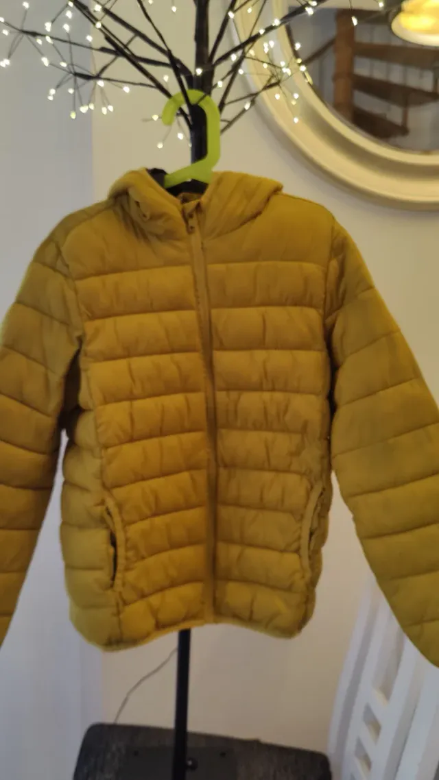 Abrigo Lefties talla 8 mostaza