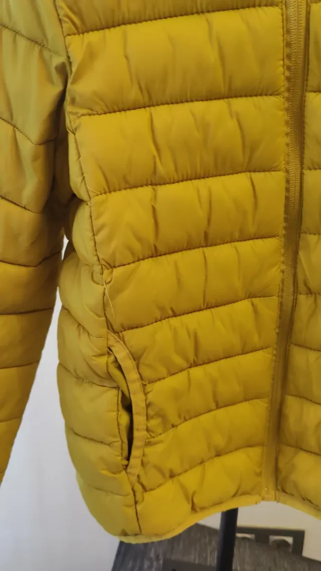 Abrigo Lefties talla 8 mostaza