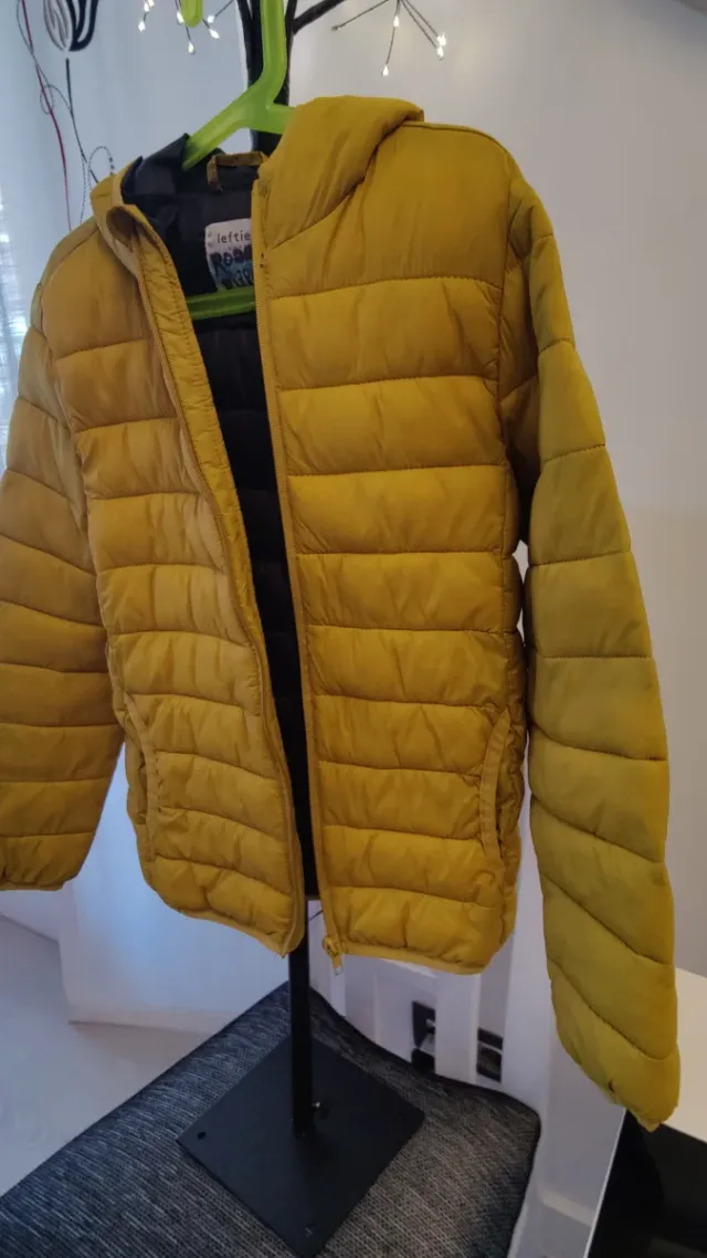 Abrigo Lefties talla 8 mostaza