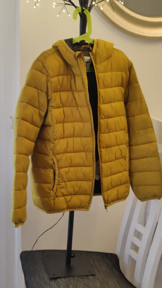 Abrigo Lefties talla 8 mostaza