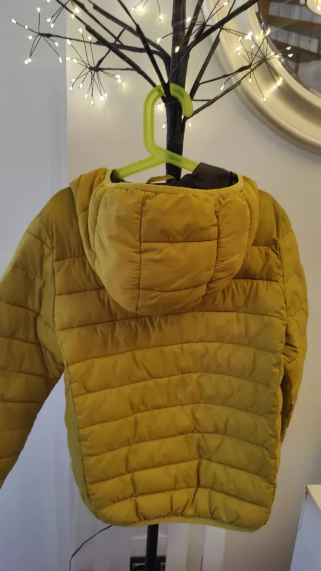 Abrigo Lefties talla 8 mostaza