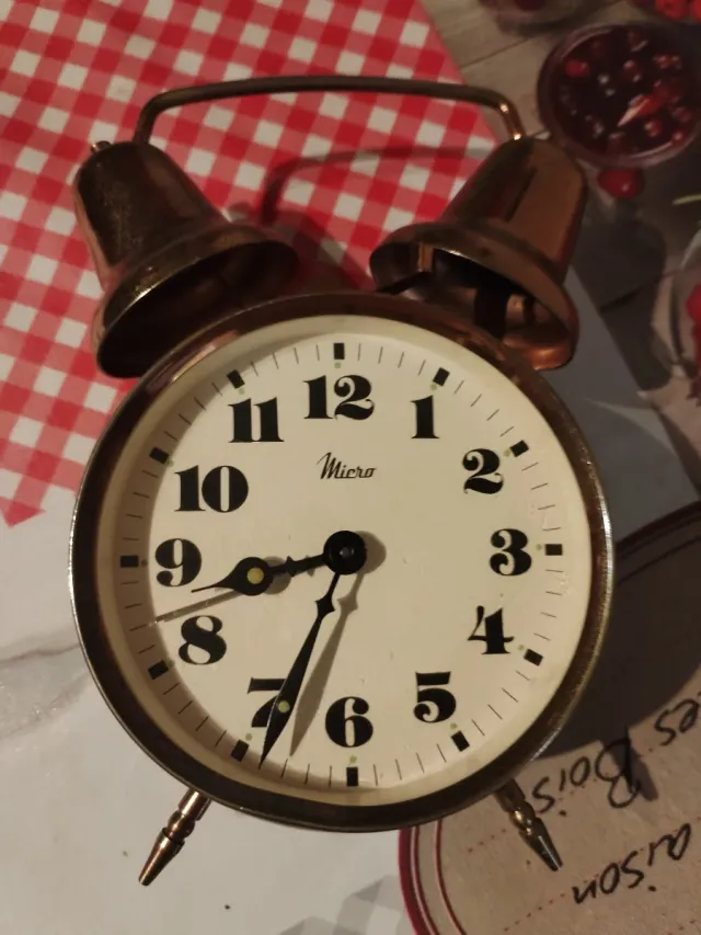 Reloj despertador antiguo Micro