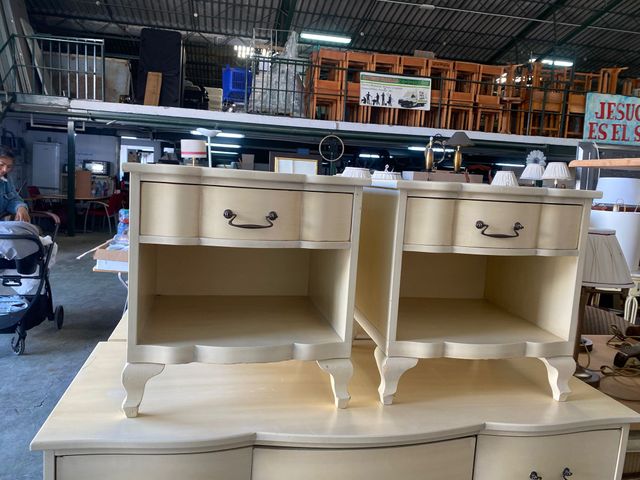 Mesitas de noche beige madera y metal