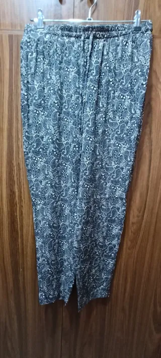 Pantalones fluidos mujer estampado paisley