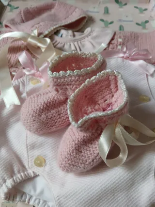 Chaqueta,capota, patucos y body 1-3 meses