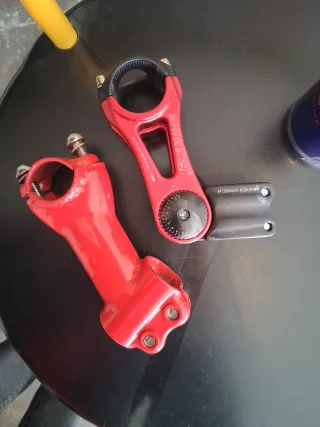 Attacco manubrio bici rosso