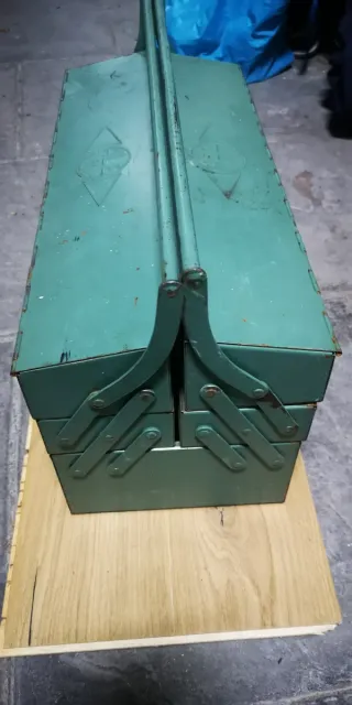 Caja de herramientas metálica ALE MONDRAGÓN 50 cm