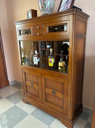 Mueble bar vitrina madera y cristal