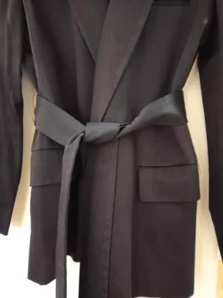 Americana con Cinturón. Limpia de tintorería.