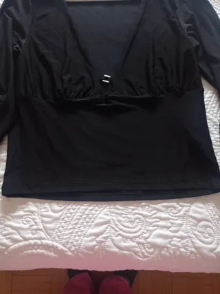 Camiseta negra raso