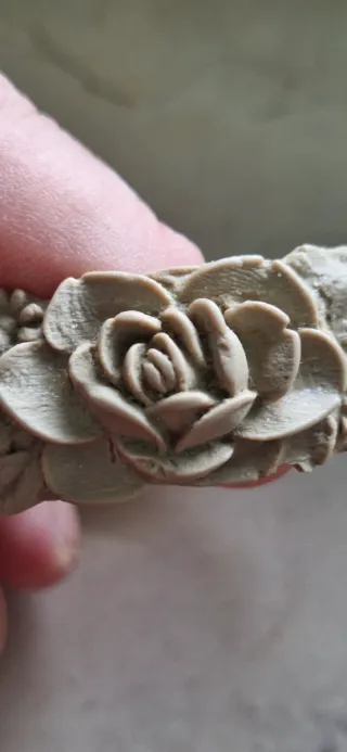 Bracciale fiori in rilievo beige