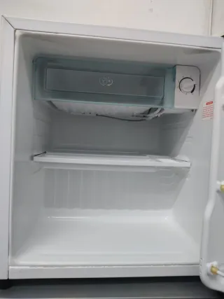 Mini Nevera Congelador LG Solo venta en persona.