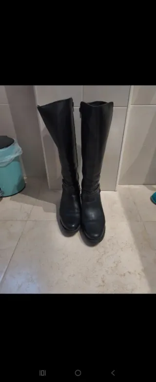 Botas de piel y ante negras