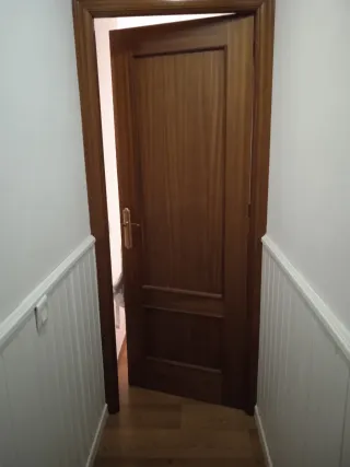 Puerta de madera para piso sería 5 más 2 de crista