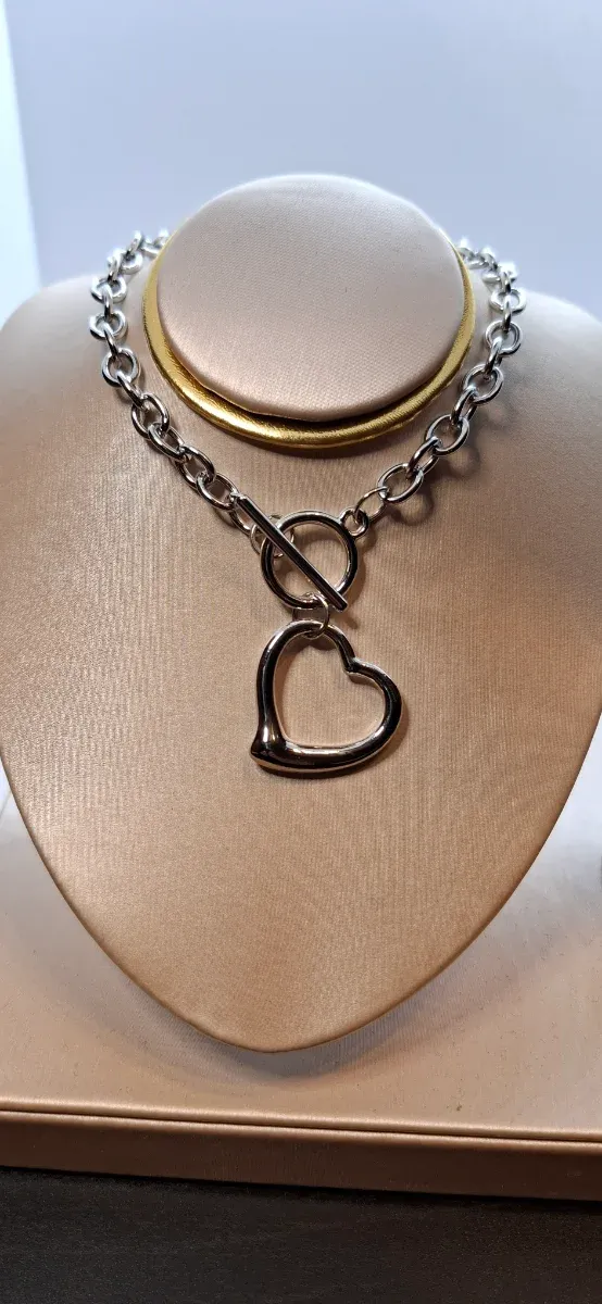 Colar Prateado Coração com Fecho T