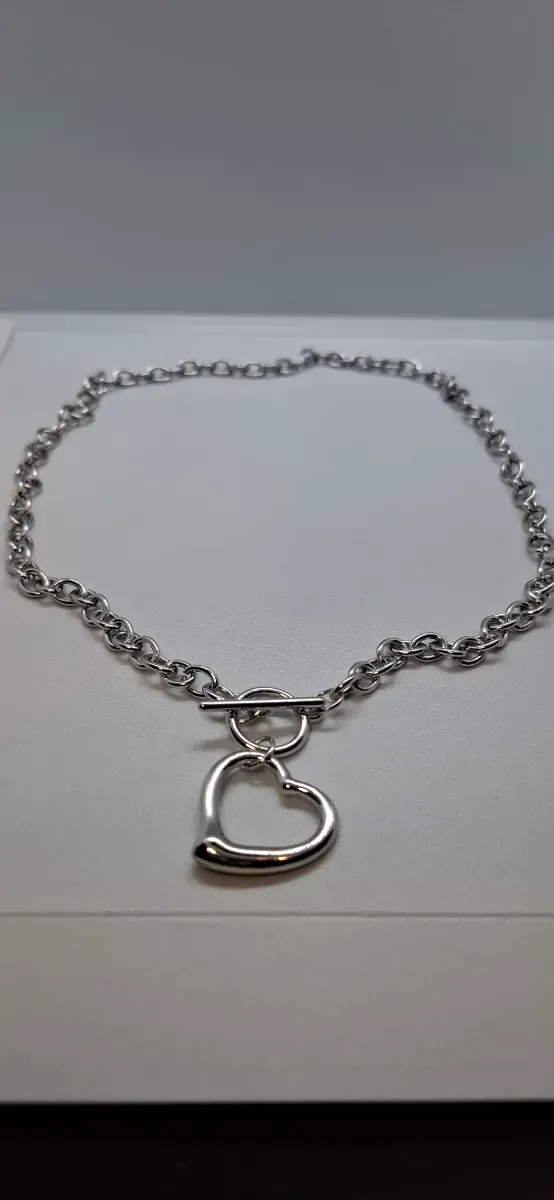 Colar Prateado Coração com Fecho T