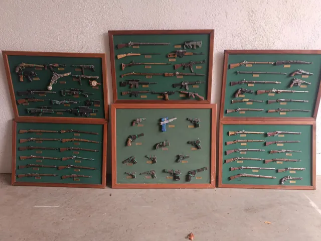 Colección miniaturas armas