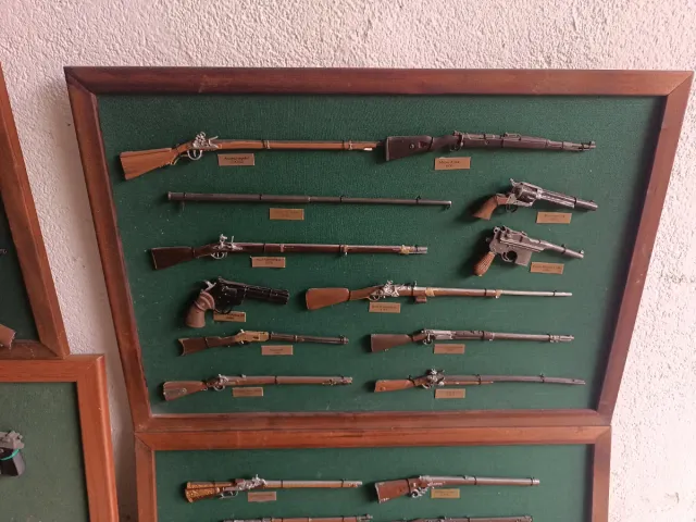 Colección miniaturas armas