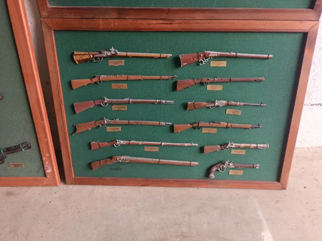 Colección miniaturas armas