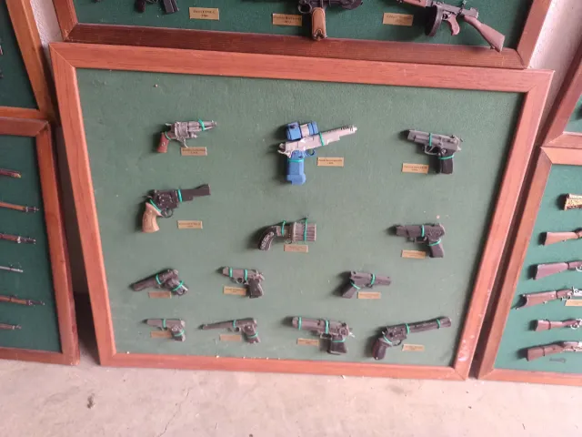 Colección miniaturas armas