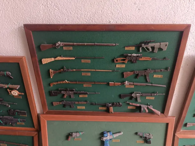 Colección miniaturas armas