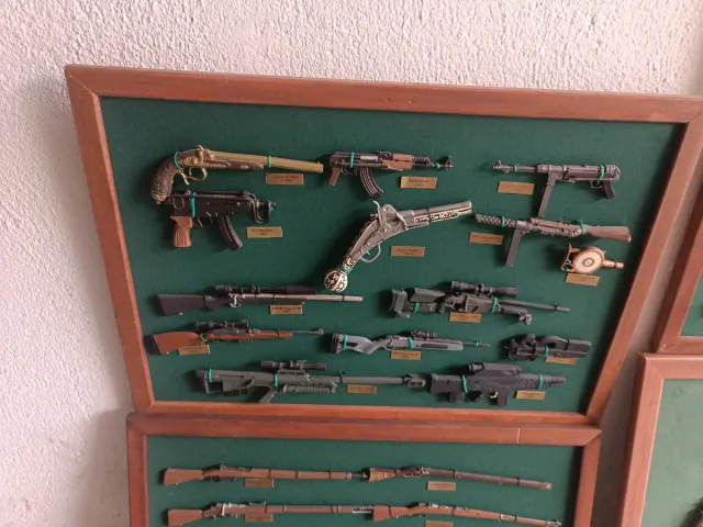Colección miniaturas armas