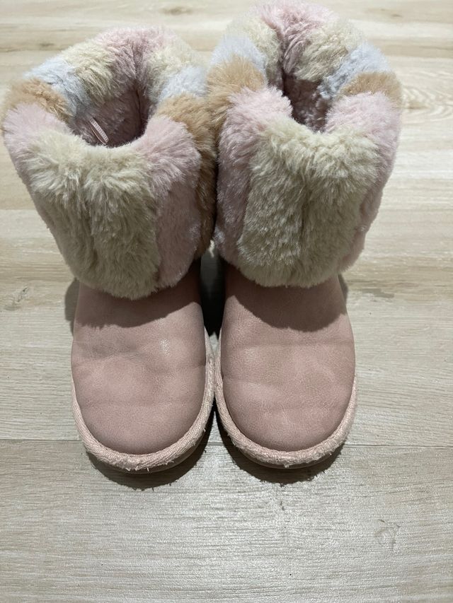Botas Conguitos rosas con forro de pelo. talla 30