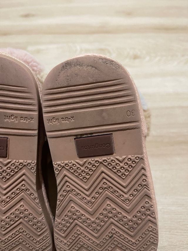 Botas Conguitos rosas con forro de pelo. talla 30