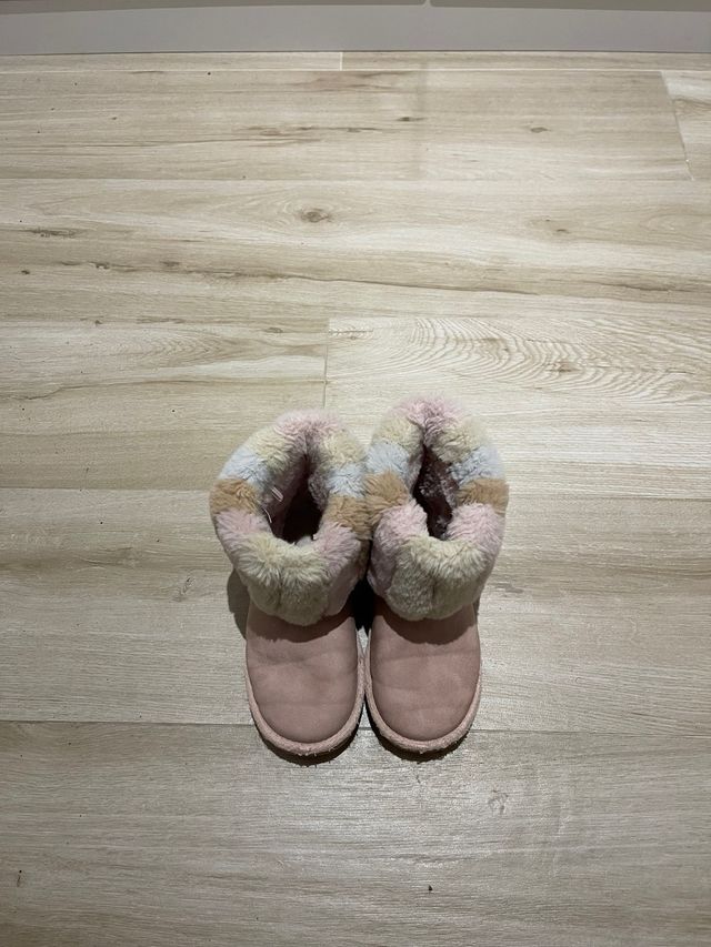 Botas Conguitos rosas con forro de pelo. talla 30