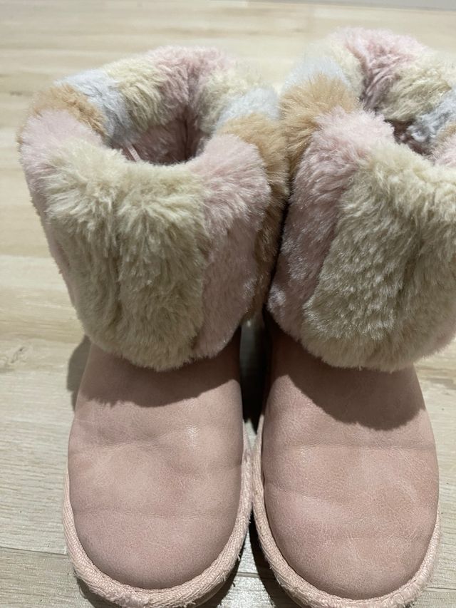 Botas Conguitos rosas con forro de pelo. talla 30