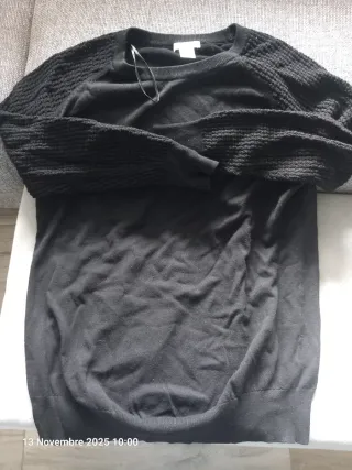 Maglioncino donna nero con maniche a trama