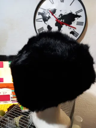 Gorra negra de pelo de piel