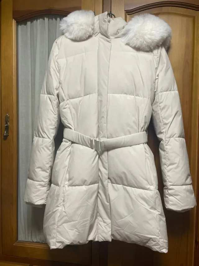 Abrigo Polar Oysho largo beige con capucha